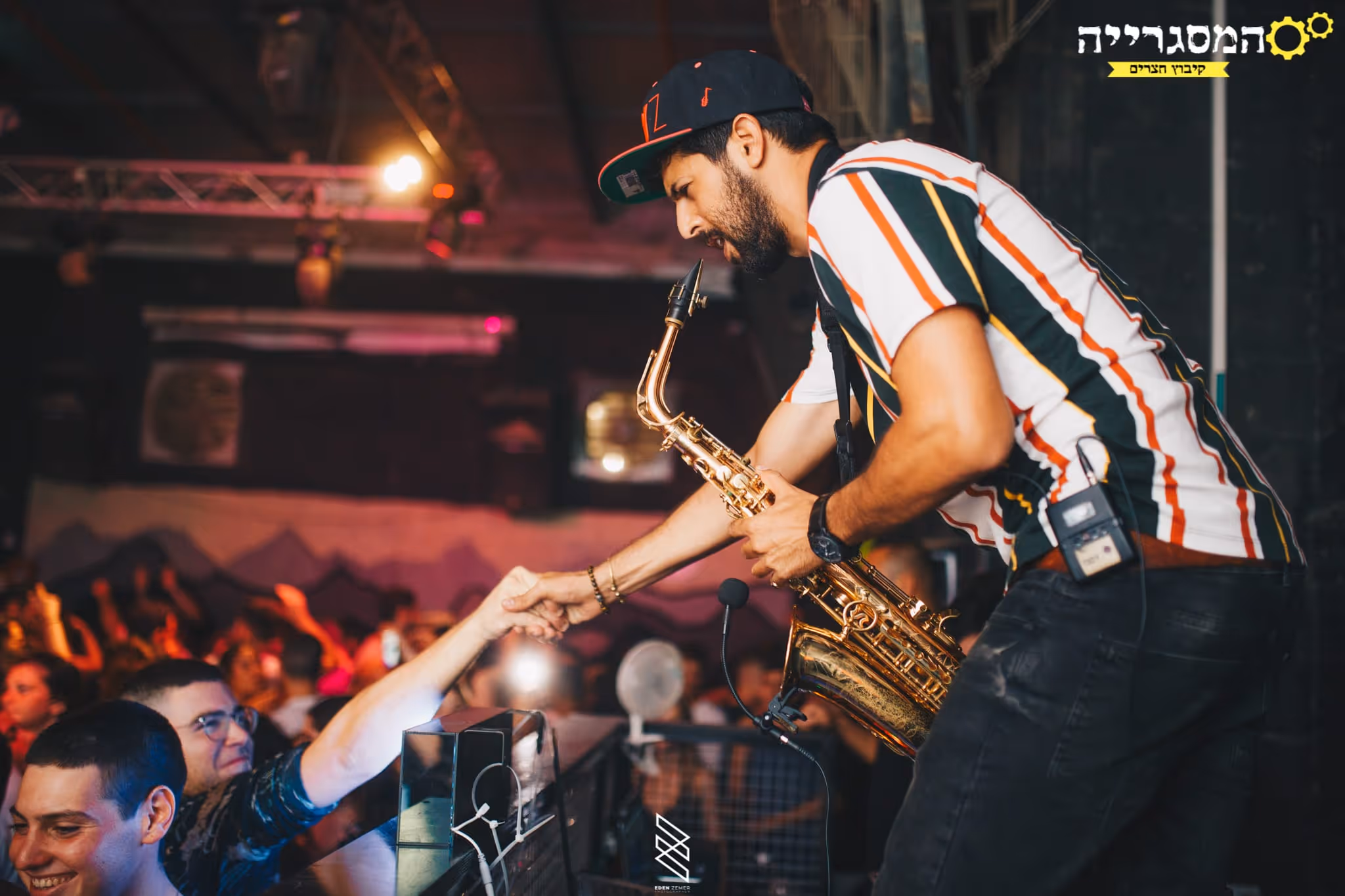 נוי עוזרד עם סקסופון